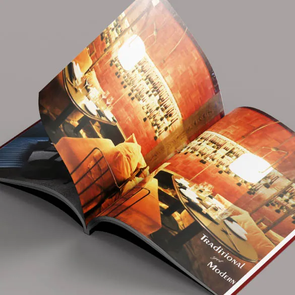 彩色膠裝書，可以印製頁數多的內容，此3本膠裝書分別是場刊，雜誌，及公司刊物