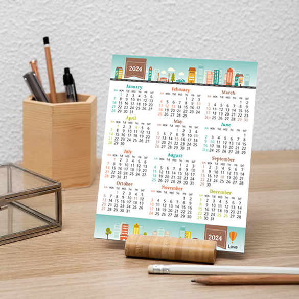 印有香港公眾假期及月份的年曆咭，雙面彩色印刷，啞膠質地，另可製作壓線及圓角加工，絕對是推廣首選。